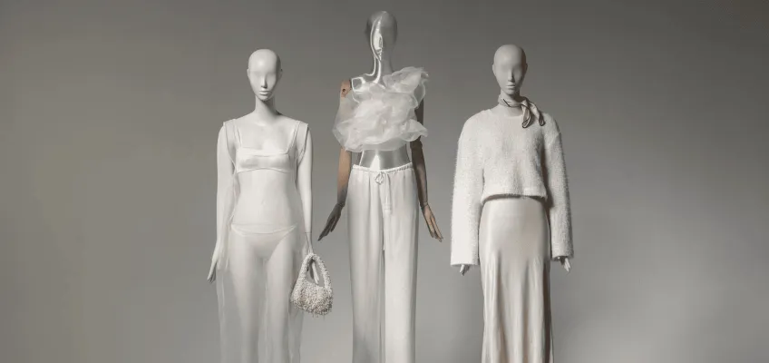 How much does a shop mannequin weigh?