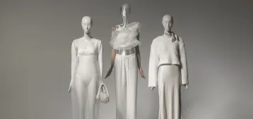 How much does a shop mannequin weigh?